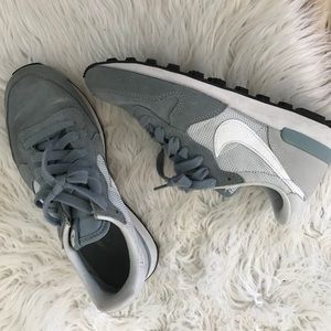 Nike grey sneakers